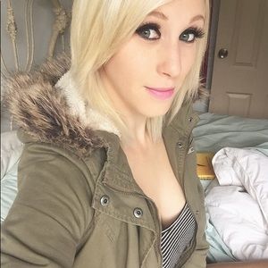 Meet your Posher, Danielle